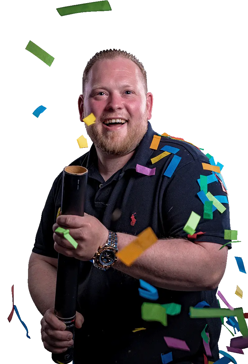 Kevin Froger met confetti achter zijn DJ-booth