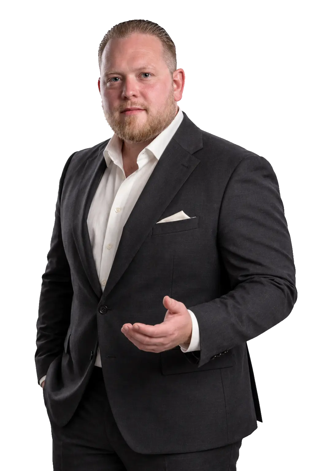 Kevin Froger in een antraciet pak